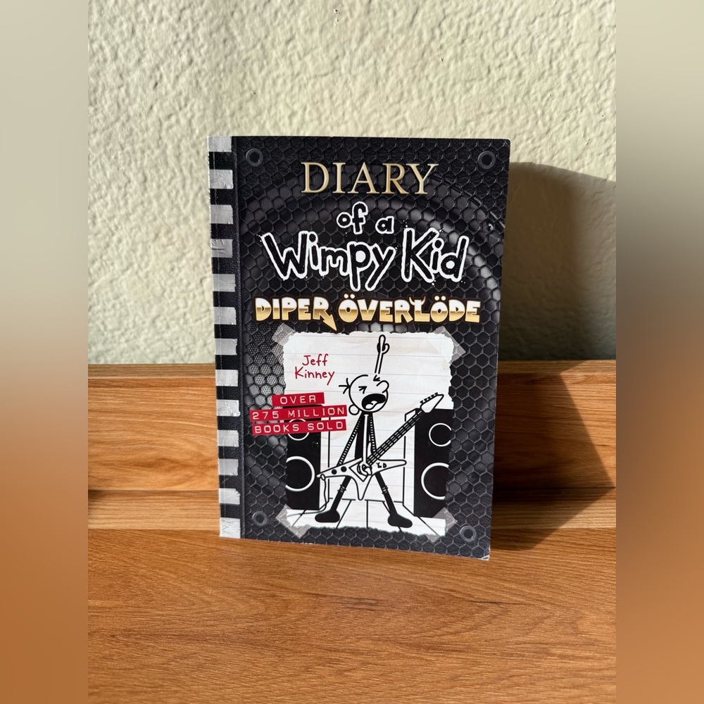 Diary of a Wimpy Kid: Diper Överlöde Book
